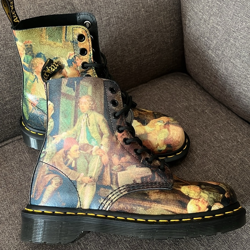DOC MARTENS x HOGARTH PASQUAL RENAISSANCE MUSEUM EDITION BOOTS NWT - Picture 6 of 14